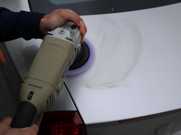 How to Repair a Scratch On a Car: crwdns2935265:09crwdnd2935265:02crwdnd2935265:03crwdne2935265:0