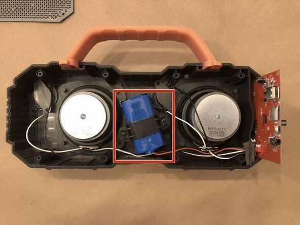 Bugani M83 wireless speaker Battery Replacement: adım 16, 3 resimden 3.