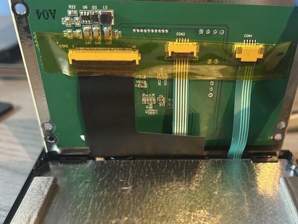 Elgato Stream Deck Classic Teardown, Lift up on the circut board: crwdns2935265:05crwdnd2935265:01crwdnd2935265:01crwdne2935265:0