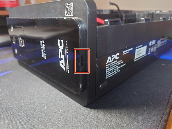 APC Back-UPS Pro 1000 S Teardown, Remove Face Plate: crwdns2935265:05crwdnd2935265:01crwdnd2935265:03crwdne2935265:0
