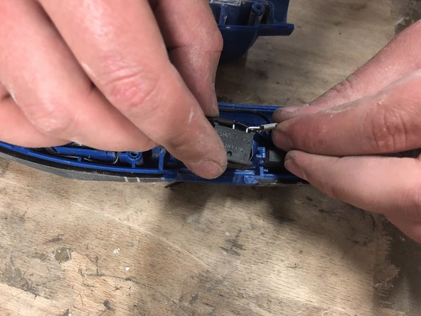 Dexter 200W Corded Orbital Sander - 200SHS2.5 Switch Replacement: step 6, image 2 of 3