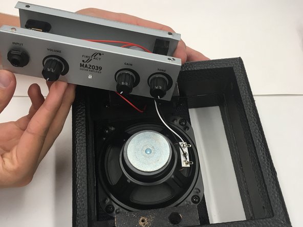 First Act MA2039 Removing Dust: crwdns2935265:03crwdnd2935265:03crwdnd2935265:03crwdne2935265:0