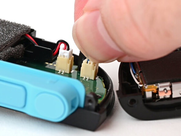 Joy-Con 2 (Left) Battery Replacement, Connect the rumble motor: crwdns2935265:020crwdnd2935265:02crwdnd2935265:02crwdne2935265:0