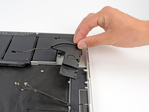 MacBook Pro 15" Retina Display Late 2013 Upper Case Assembly Replacement: crwdns2935265:038crwdnd2935265:02crwdnd2935265:02crwdne2935265:0