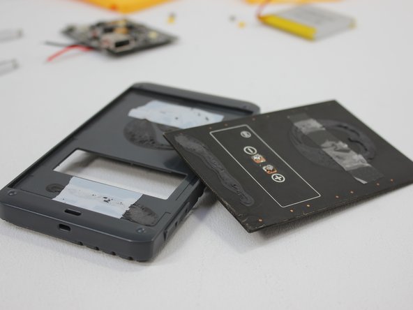 Waka Waka Power Plus Teardown, Pry out the solar panel: crwdns2935265:012crwdnd2935265:02crwdnd2935265:02crwdne2935265:0