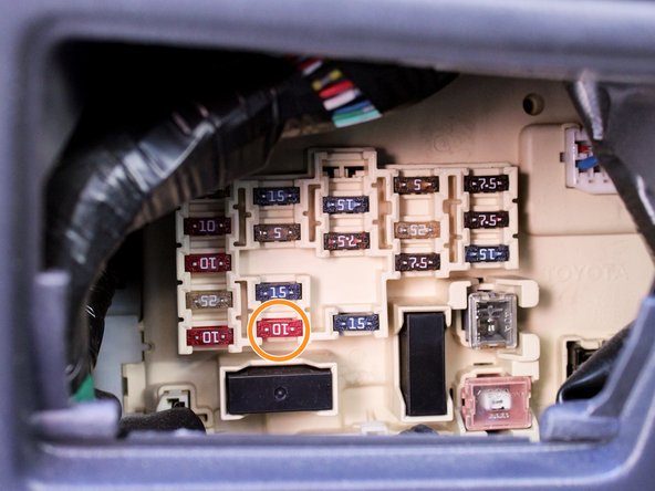 2003 Toyota Solara Tail Light Replacement: crwdns2935265:03crwdnd2935265:02crwdnd2935265:02crwdne2935265:0