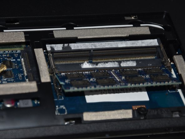 Acer Aspire 5750 sostituzione delle schede ram, Posizioniamo le nuove schede: passo 4, immagine 2 di 3