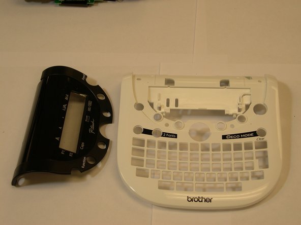 Brother PT-1290  Face Plate Replacement, Removing the LCD screen.: crwdns2935265:06crwdnd2935265:02crwdnd2935265:03crwdne2935265:0