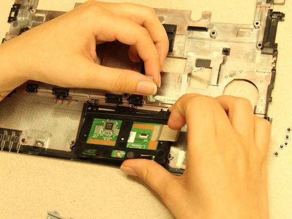 Asus 1015E-DS03 Trackpad Replacement: crwdns2935265:015crwdnd2935265:02crwdnd2935265:03crwdne2935265:0