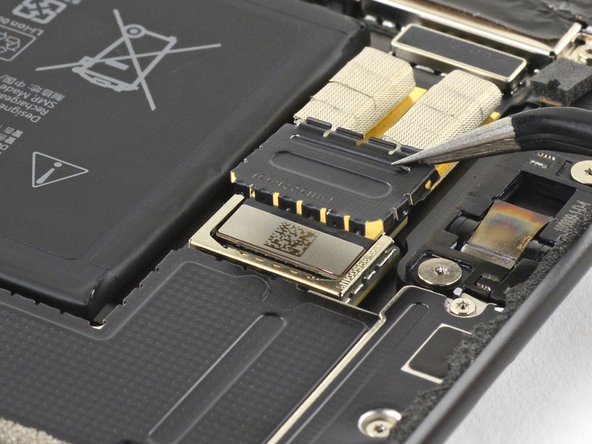 Microsoft Surface Pro X SSD Port Replacement, Remove the shield: étape 26, image 2 de 2