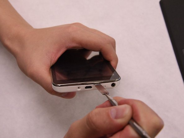 Samsung Galaxy Player 5.0 Screen Replacement: step 3, image 1 of 3