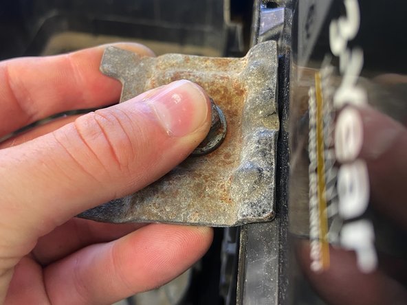 2005 Volkswagen Jetta Battery Replacement: crwdns2935265:010crwdnd2935265:02crwdnd2935265:02crwdne2935265:0