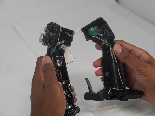 Logitech G X56 HOTAS Joystick Disassembly: crwdns2935265:04crwdnd2935265:02crwdnd2935265:02crwdne2935265:0