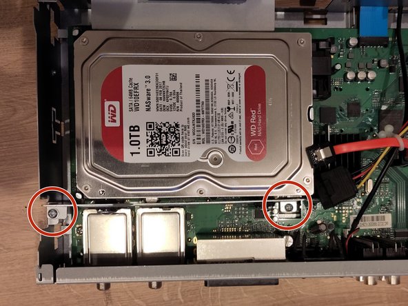 Technisat HD-S2 hard disk replacement, Detach hard drive: step 4, image 2 of 3