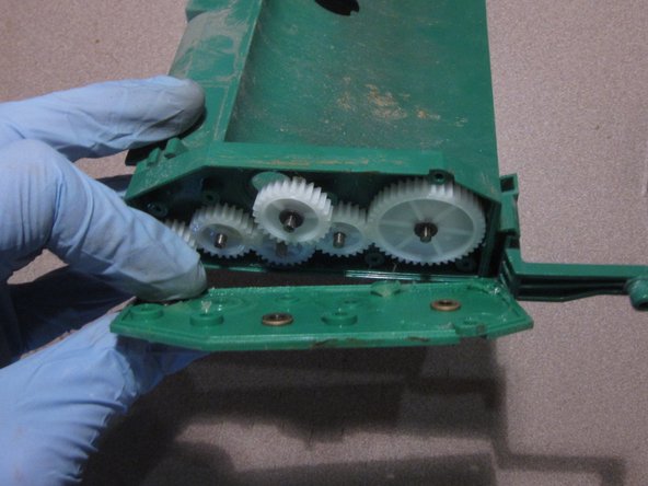 How to disassemble and clean your Roomba 560: шаг 38, изображение 2 из 3