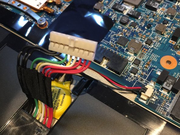 ThinkPad X1 Carbon (1st Generation) Battery Replacement, Remove the battery and install the new one: step 3, image 2 of 3