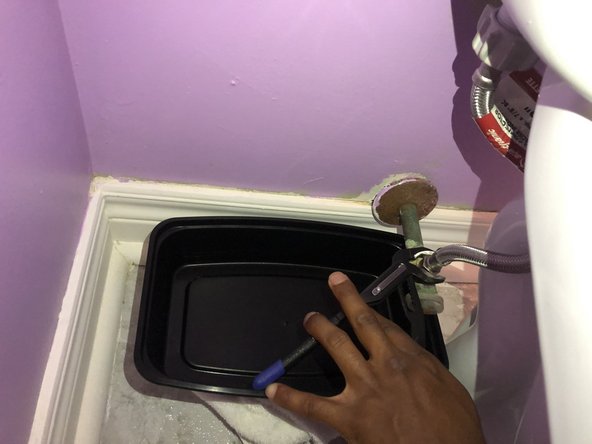 Toilet Water Supply Line Replacement: crwdns2935265:06crwdnd2935265:02crwdnd2935265:02crwdne2935265:0