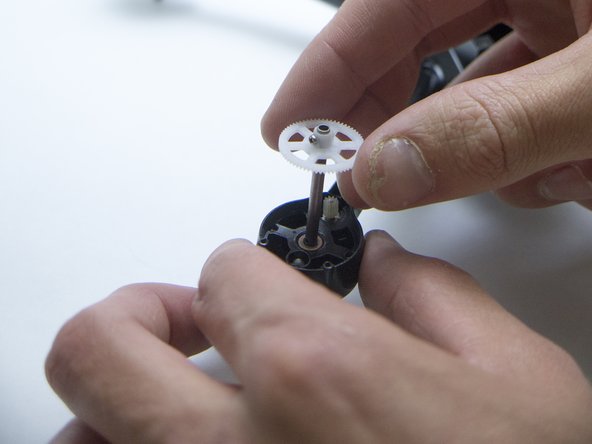 Helicute Petrel H820HC (Drone) Disassembly, Removing the gears: step 5, image 2 of 3