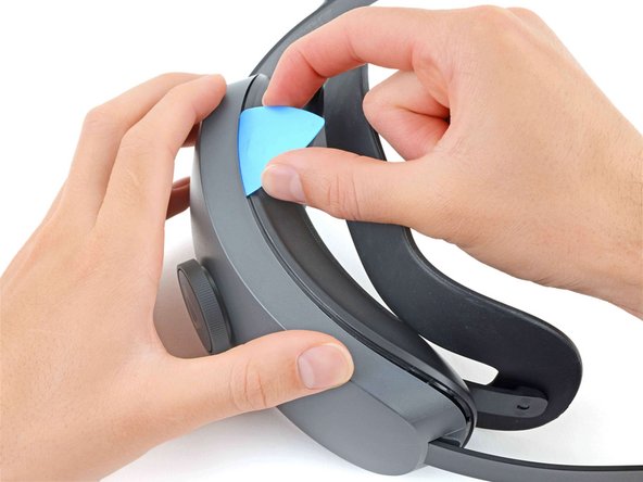 HTC Vive XR Elite Rear Padding Replacement, Release the bottom clips: crwdns2935265:05crwdnd2935265:03crwdnd2935265:03crwdne2935265:0