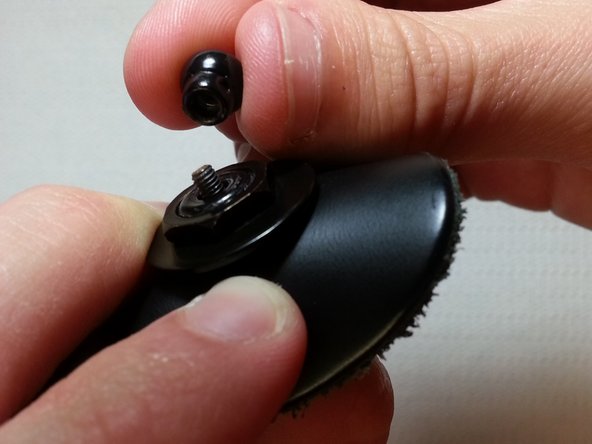 Repairing the Proline Guitar Strap Lock Spring: crwdns2935265:04crwdnd2935265:03crwdnd2935265:03crwdne2935265:0