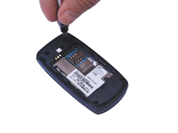 Samsung SGH-A137 Keypad Replacement, Motherboard: crwdns2935265:03crwdnd2935265:02crwdnd2935265:03crwdne2935265:0