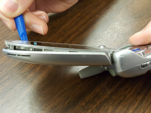 Motorola V400 Camera Replacement: crwdns2935265:03crwdnd2935265:03crwdnd2935265:03crwdne2935265:0