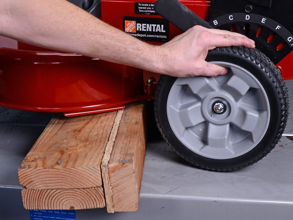 Toro Walk Behind Mowers 21199HD 2018 Rear Axle Replacement, Block up the mower: crwdns2935265:08crwdnd2935265:02crwdnd2935265:02crwdne2935265:0