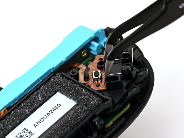 Joy-Con 2 (Left) Joystick Replacement, Install the trigger board: crwdns2935265:041crwdnd2935265:03crwdnd2935265:03crwdne2935265:0