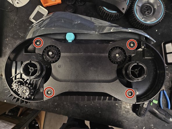 Aiper Seagull Pro: Teardown, Other side's wheels: crwdns2935265:05crwdnd2935265:03crwdnd2935265:03crwdne2935265:0