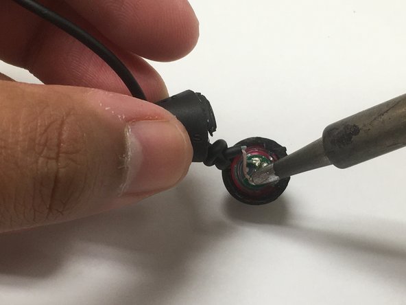 How to Repair Sony WI-C200 In-Ear Headphones: stap 0, afbeelding 2 van 2