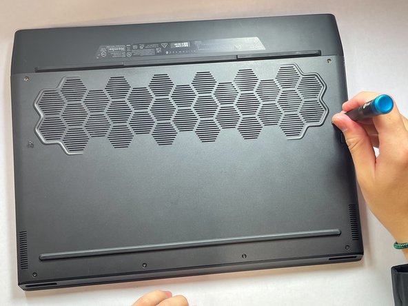 Dell Alienware M15 R4 SSD Replacement: 步骤 7 中的图像 2，3