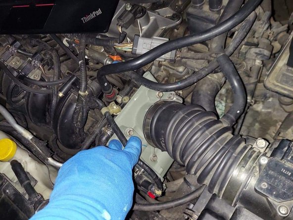 2005 Mazda 6 Electronic Throttle Body Replacement: crwdns2935265:013crwdnd2935265:02crwdnd2935265:02crwdne2935265:0