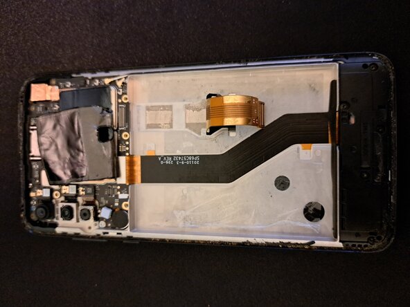 Motorola Moto G Power (2020)/G8 Power Display Replacement, Protect the motherboard: crwdns2935265:010crwdnd2935265:01crwdnd2935265:02crwdne2935265:0