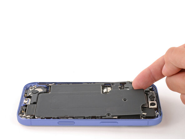iPhone 17 Pro Battery Replacement, Remove the battery: crwdns2935265:025crwdnd2935265:01crwdnd2935265:03crwdne2935265:0