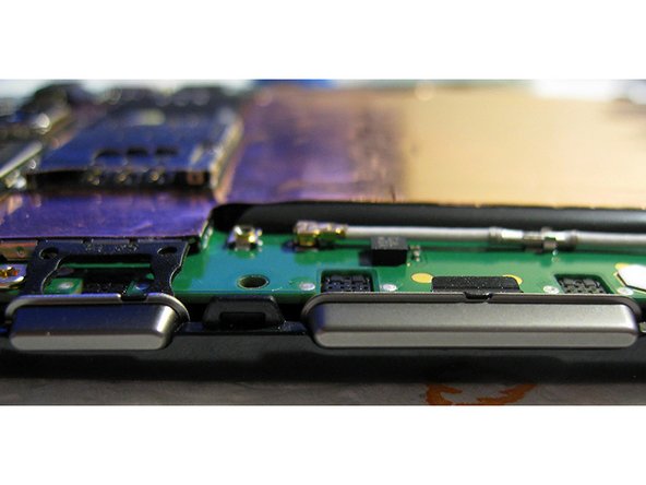 Motorola G2 (G second Generation) Ear piece speaker Replacement, Remove the back of the case collect up the screws.: 步骤 3 中的图像 2，2