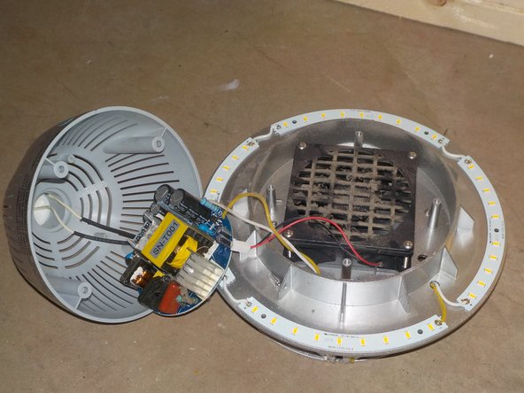 Keystone Lighting HID to LED retrofit bulb Teardown, Opening the light+ driver access: étape 3, image 3 de 3