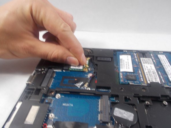 HP Elitebook Folio 9470m WiFi Card Replacement: stap 0, afbeelding 2 van 2