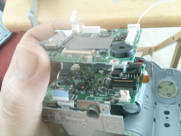 Fujifilm Camera Teardown, Removal of logic board 1: adım 7, 3 resimden 2.