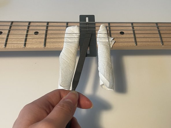 How to Fix an Uneven Guitar Fret: crwdns2935265:06crwdnd2935265:02crwdnd2935265:02crwdne2935265:0