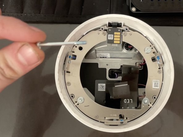 Nest IQ Outdoor Camera Module Disassembly, Remove Motherboard Module screws: 手順 8、 2の画像 2
