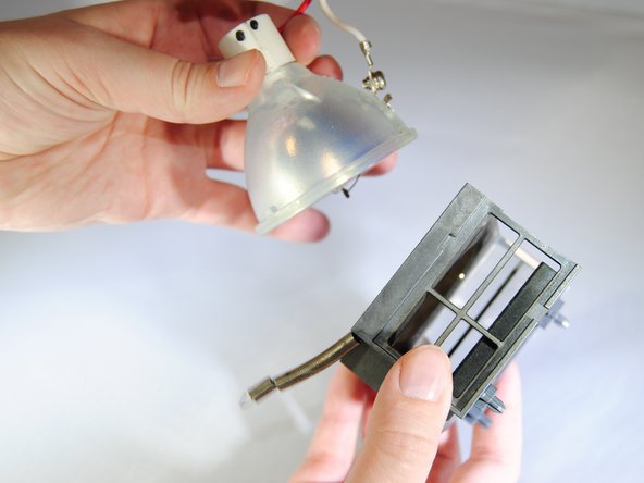 InFocus Screenplay 4805 Lamp Replacement, **REBUILD ONLY** Housing disassembly: crwdns2935265:05crwdnd2935265:02crwdnd2935265:03crwdne2935265:0