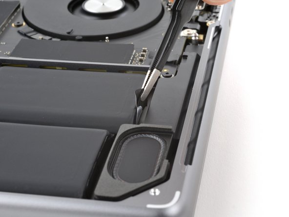 MacBook Pro 14" Late 2023 (M3) Battery Replacement, Peel the pull tabs: crwdns2935265:030crwdnd2935265:03crwdnd2935265:03crwdne2935265:0