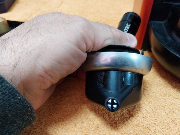 Nespresso Delonghi EN 95.R coffee machine Cleaning parrot beak coffee outlet clogged (Leaks coffee into case).: step 10, image 1 of 2