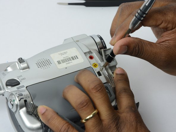 Canon ZR70MC LCD Component Replacement: crwdns2935265:03crwdnd2935265:03crwdnd2935265:03crwdne2935265:0