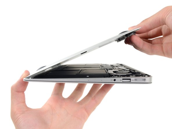 MacBook Air 11" Mid 2013 Teardown: step 3, image 3 of 3