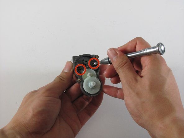 iRobot Roomba 655 Pet Series Side Brush Motor Replacement, Motor Removal: crwdns2935265:03crwdnd2935265:02crwdnd2935265:03crwdne2935265:0