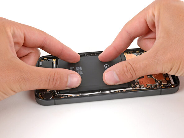 Google Pixel 9a Battery Replacement, Install the battery: passo 33, immagine 3 di 3