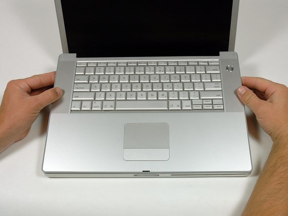 PowerBook G4 Aluminum 15" 1.67 GHz Upper Case Replacement: 0 단계, 이미지 1개 중 1개