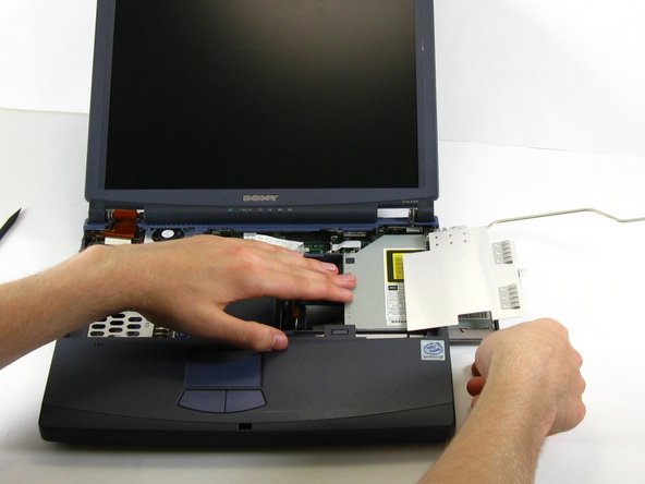 Sony Vaio PCG-F360 Optical Drive Replacement: crwdns2935265:010crwdnd2935265:02crwdnd2935265:02crwdne2935265:0