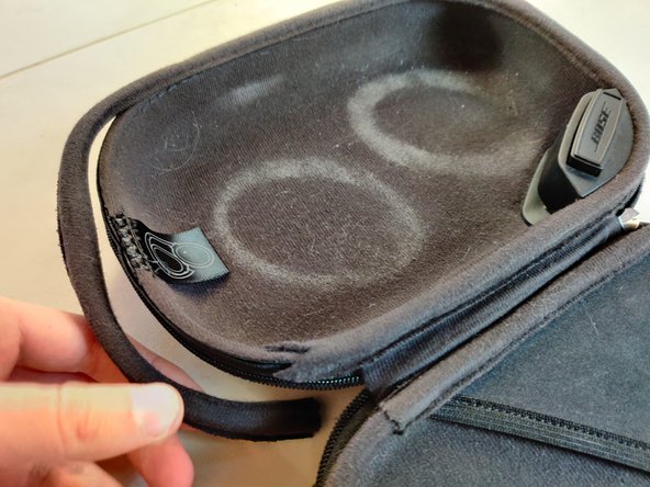 Bose QuietComfort 35 Case Zipper Replacement: crwdns2935265:09crwdnd2935265:02crwdnd2935265:02crwdne2935265:0